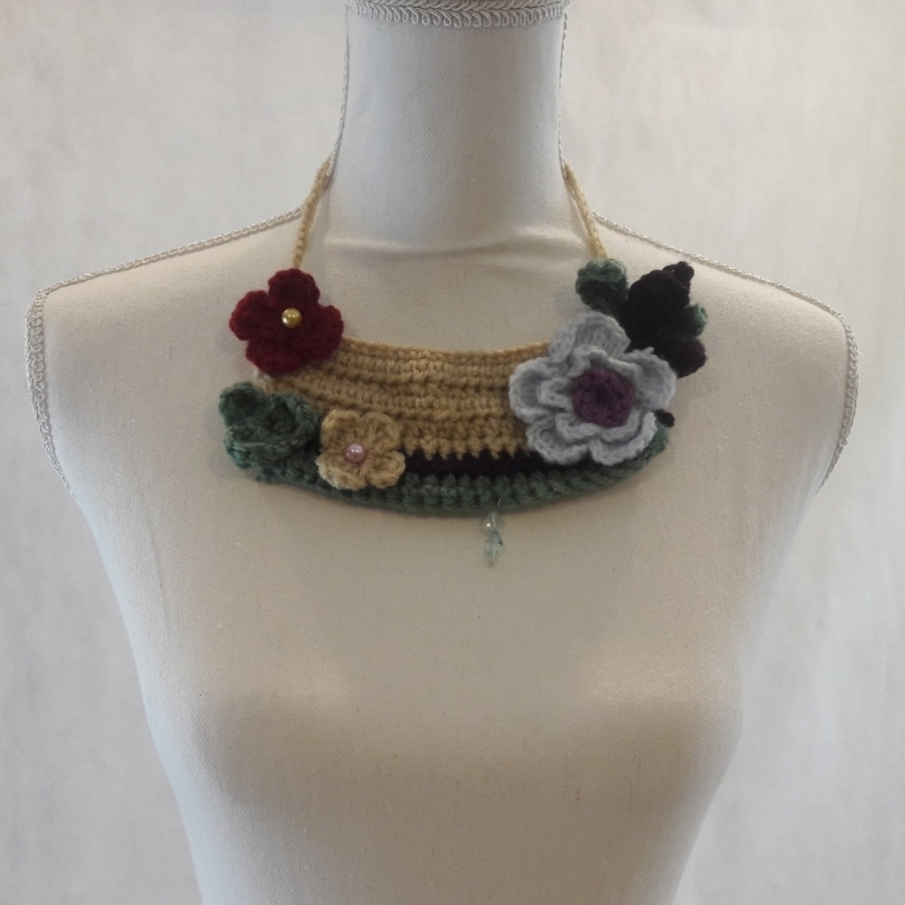 Necklace crochet flowers handmade